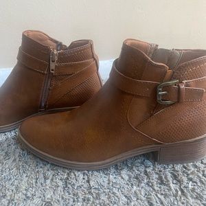 Bare trap Maci boots